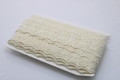 Passe-fita algodão bordado inglês 55mm | Bege